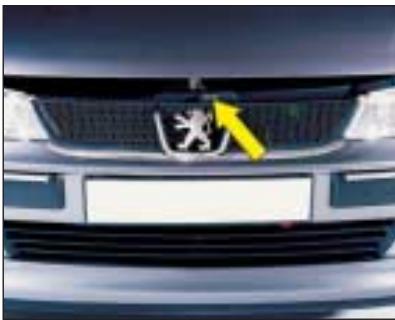 PEUGEOT 406 - L'ouverture du CAPOT moteur - 1