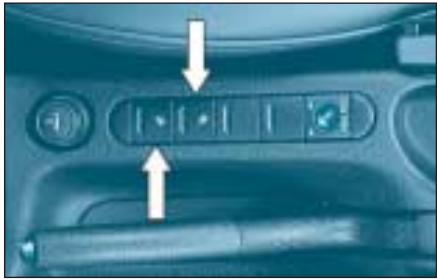 PEUGEOT 406 - Porte fermée ou contact mis : - 1