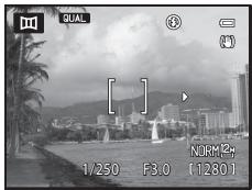 NIKON COOLPIX P7700 - Cadrez la première portion de la scène du panoramaque et prenez la première photo. - 2