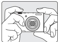 NIKON COOLPIX S6200, COOLPIX S6500 - Maintenez fermement l'appareil photo. - 1