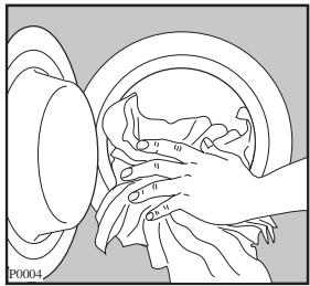 FAURE LFV1060 - Chargement du linge - 1