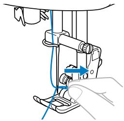 BROTHER INNOVIS 15 - Relevez le levier d'enfilage de l'aiguille, puis tirez l'extrémité du fil qui a été passé dans le chas de l'aiguille. - 1