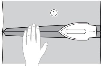 BROTHER INNOVIS 15 - Fixez le pied zigzag "J" et cousez des points droits jusqu'à l'ouverture de la fermeture à glissière. - 4
