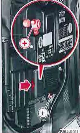 AUDI Q3 - Avertissements relatifs à la manipulation des batteries - 1