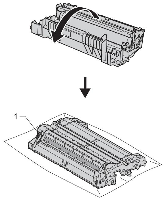BROTHER HL-5450DN - Abaissez le levier de verrouillage vert et sortez la cartouche de toner du tambour. - 2