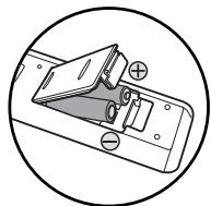 TOSHIBA D-RW2 - Insertion des piles dans la télécommande - 2