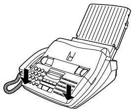 SHARP FO-1530 - Enlèvement d'un document du chargeur - 4