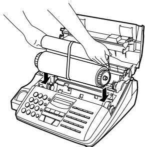 SHARP FO-1530 - Chargement du ruban thermique - 4