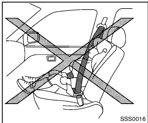 NISSAN JUKE - Precautions à prendre avec les ceintures de securité - 3