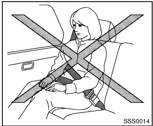 NISSAN JUKE - Precautions à prendre avec les ceintures de securité - 4