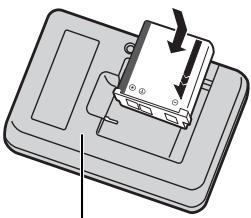 FUJIFILM Z33WP - Placez la batterie dans le charg - 1