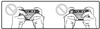 FUJIFILM FINEPIX REAL 3D W3 - Comment tenir l'appareil photo - 2