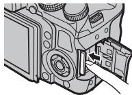 FUJIFILM FINEPIX HS30EXR - Retrait des cartes mémoire - 1