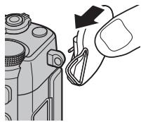 FUJIFILM X-PRO1 - Fixez l'attache à un œillet. - 1