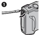 FUJIFILM FINEPIX F900EXR - Fixation de la dragonne - 1