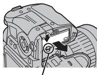 FUJIFILM FINEPIX HS30EXR - Retrait de la batterie - 1