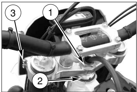 HUSQVARNA HVA WR 300 2010 - REGOLAZIONE GIOCO DEI CUSCINETTI DELLO STERZO - 2