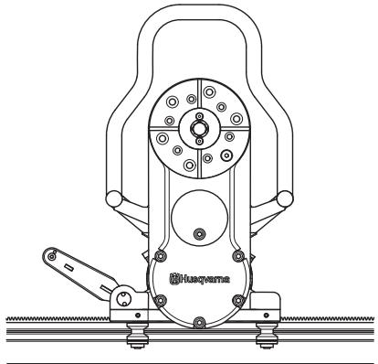 HUSQVARNA WS440 HF - Mount the saw carriage and saw - 2