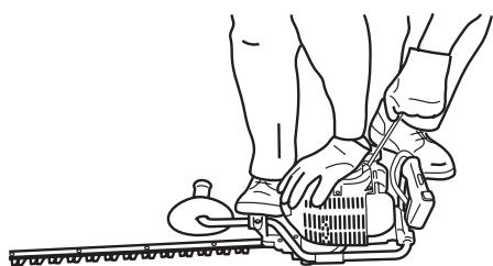 HUSQVARNA 226HS99S - Démarrage du moteur - 4