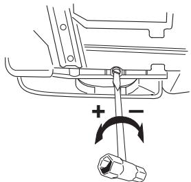 HUSQVARNA 562 XP - Het instellen van de oliepomp - 2