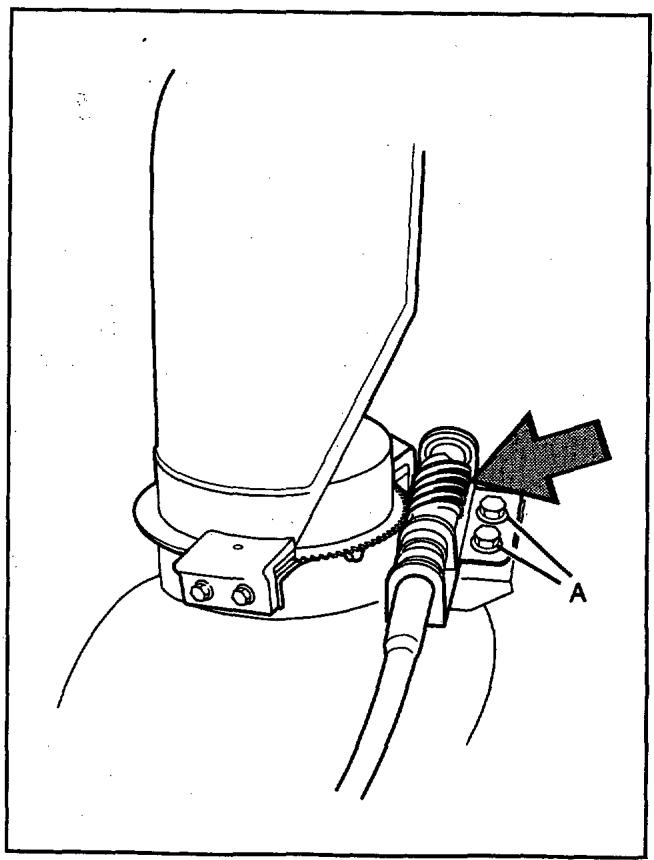 HUSQVARNA 7-23 - Réglage de la vis sans fin de l'éjecteur - 1