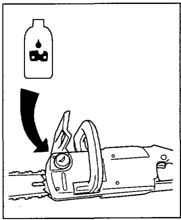 HUSQVARNA ELECTRIC 1400 - Lubrification de l'équipement de coupe - 2