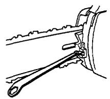 HUSQVARNA ELECTRIC 1400 - Montage du guide-chaine et de la chaîne - 9