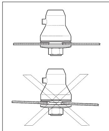 HUSQVARNA J-HANDLE SET 223 L - Assembly of the blade and trimmer head - 1