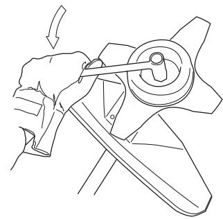 HUSQVARNA J-HANDLE SET 223 L - Montaje de la proteccion combinada, la hoja de hierba y la cachilla de hierba - 3