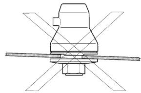 HUSQVARNA J-HANDLE SET 223 L - Montage de la lame et de la tête de coupe - 2