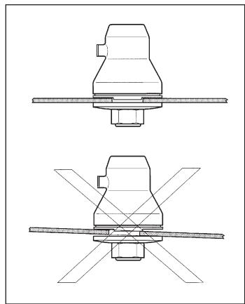 HUSQVARNA J-HANDLE SET 223 L - Montaje de la hoja y del cabezal de corte - 1
