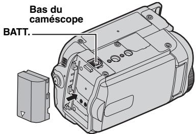 JVC GR-D822E - Aixer le bloc de la batterie. - 1