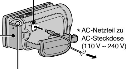 JVC GZ-HM960BE - Laden des Akkus - 4