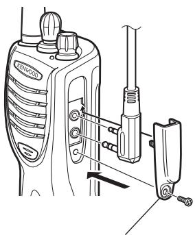 KENWOOD TK-2302E - BEVESTIGEN VAN DE OPTIONELE LUIDSPREKER/ MICROFOON (OF HOOFDTELEFOON) - 1