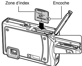 OLYMPUS Μ TOUGH-8000 - Insérer la batterie et la carte xD-Picture Card™ (vendue séparément) dans l'appareil photo - 3