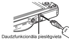 OLYMPUS VR-325 - Akumulatora uzlade, izmantojot komplektacija ieklauto USB mainstravas adapteri - 4