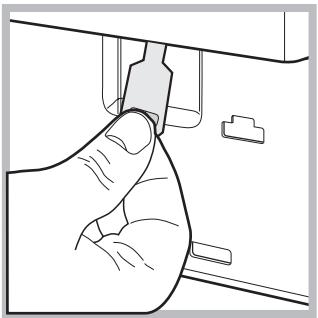 INDESIT IWC 6125 - Opening the porthole door manually - 4