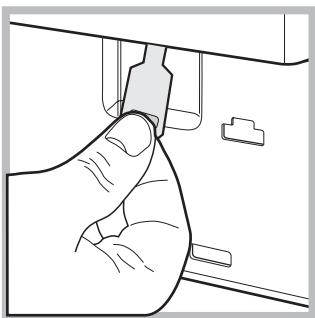 INDESIT IWDE 7145 B - Opening the porthole door manually - 4