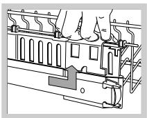 HOTPOINT LSFA 935 EU/HA - Ne jamais soulever ou abaisser le panier d'un seul côté. - 2