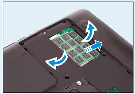 SAMSUNG NP-RV520I - Removing a memory module - 1