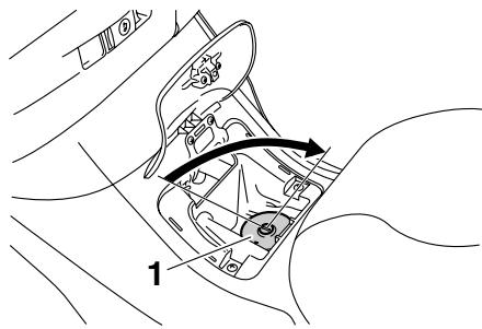 YAMAHA MAJESTY 400 - To open the fuel tank cap - 2