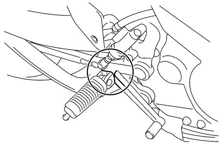 YAMAHA MT-01 - Checking and lubricating the throttle grip and cable - 1