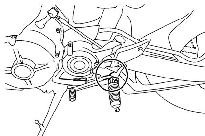 YAMAHA MT-01 - Checking and lubricating the throttle grip and cable - 2