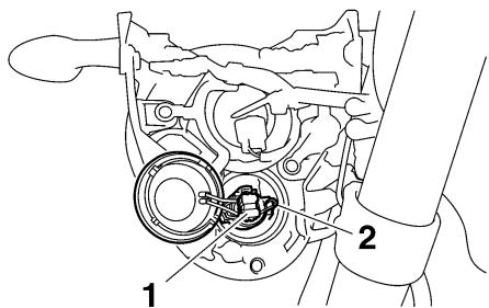 YAMAHA MT-01 - To replace the high beam headlight bulb - 2