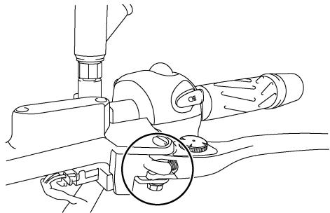 YAMAHA MT-01 - Checking and lubricating the brake and clutch levers - 2