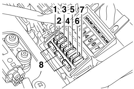 YAMAHA MT-03 - Replacing the fuses - 2