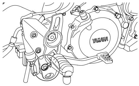 YAMAHA MT03-2006 - Lubricating the brake pedal - 1