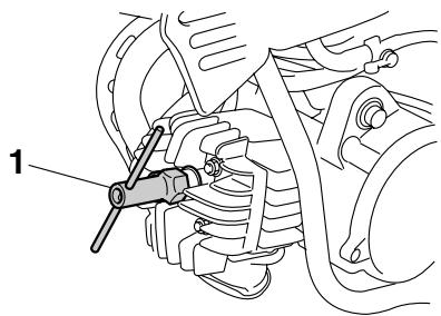 YAMAHA PW50 - To remove the spark plug - 2