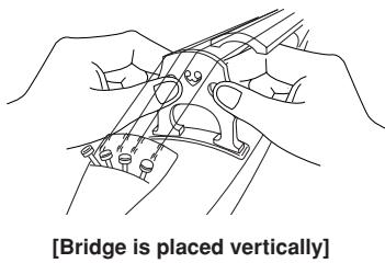 YAMAHA SVC-110 - Always make sure that the bridge is standing vertically, whether the instrument is being played or stored. - 1
