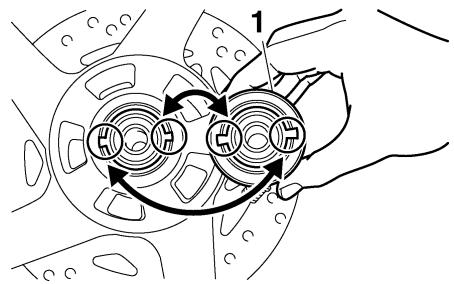 YAMAHA YBR125 - To install the front wheel - 1